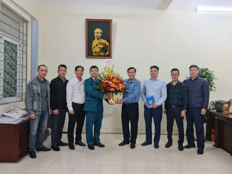 Lãnh đạo phường Xuân Đỉnh thăm, chúc mừng cán bộ, chiến sĩ nhân Ngày thành lập Quân đội nhân dân Việt Nam 22/12- Ảnh 2.