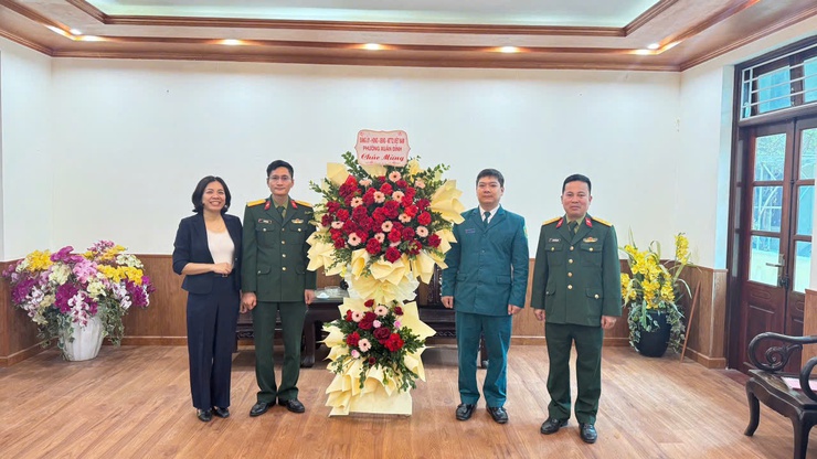 Lãnh đạo phường Xuân Đỉnh thăm, chúc mừng cán bộ, chiến sĩ nhân Ngày thành lập Quân đội nhân dân Việt Nam 22/12- Ảnh 4.