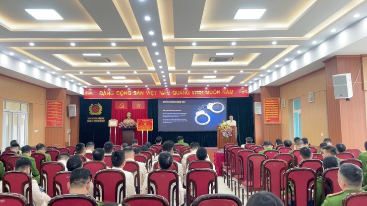 Công an phường Từ Liêm tổng kết công tác năm 2025, triển khai nhiệm vụ năm 2026

- Ảnh 1.