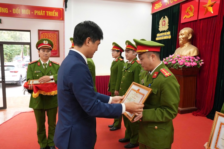 Công an xã Thiên Lộc tổ chức hội nghị tổng kết công tác công an năm 2025, triển khai chương trình công tác công an năm 2026- Ảnh 6.