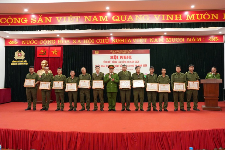 Công an xã Thiên Lộc tổ chức hội nghị tổng kết công tác công an năm 2025, triển khai chương trình công tác công an năm 2026- Ảnh 9.