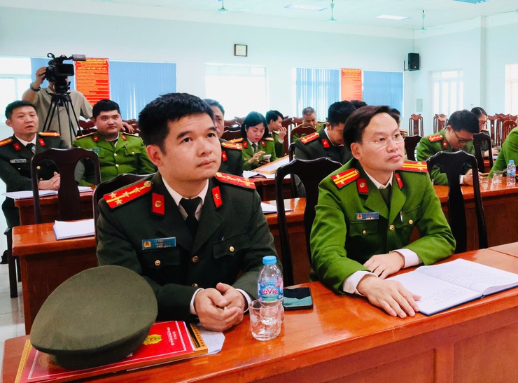 Công an xã Tam Hưng tổng kết công tác năm 2025: Giữ vững an ninh, trật tự, tạo nền tảng cho giai đoạn phát triển mới- Ảnh 8.