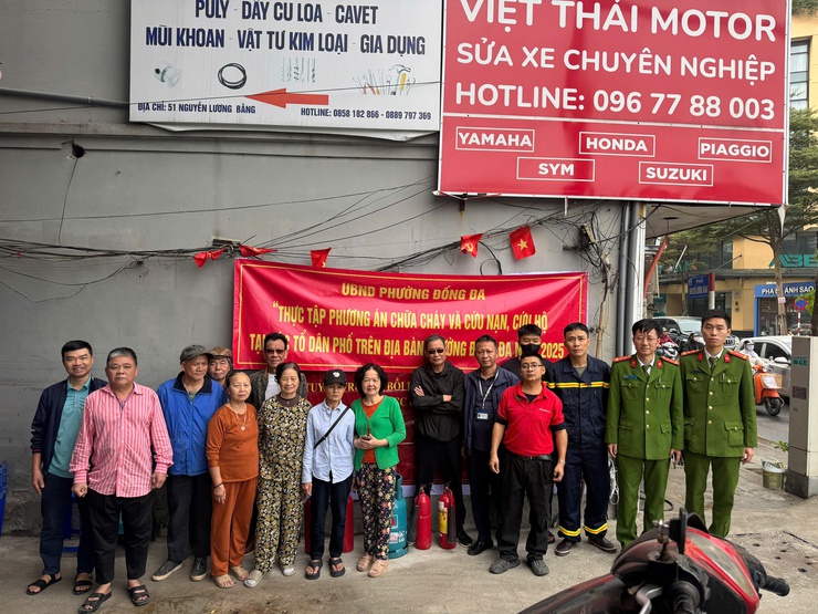 Phường Đống Đa tăng cường tuyên truyền, thực tập phương án phòng cháy, chữa cháy và cứu nạn cứu hộ tại khu dân cư- Ảnh 1.