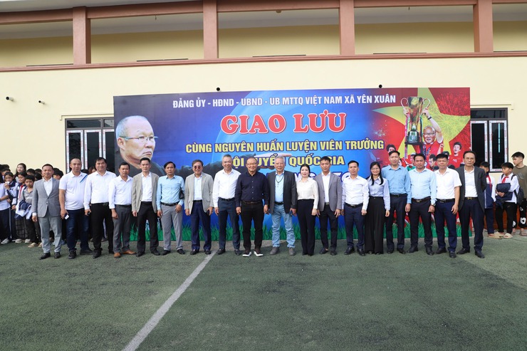 GIAO LƯU CÙNG NGUYÊN HLV ĐỘI TUYỂN QUỐC GIA VIỆT NAM PARK HANG SEO- Ảnh 2.