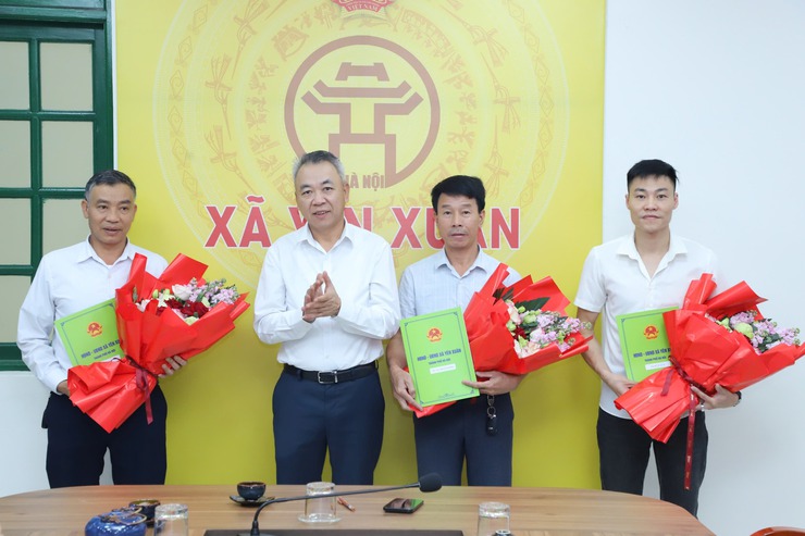 Xã Yên Xuân: Hội nghị công bố quyết định chỉ định trưởng phó thôn lâm thời- Ảnh 3.