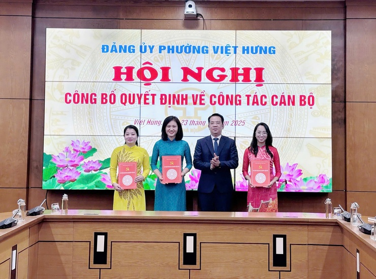 Đảng uỷ phường Việt Hưng công bố quyết định về công tác cán bộ- Ảnh 1.