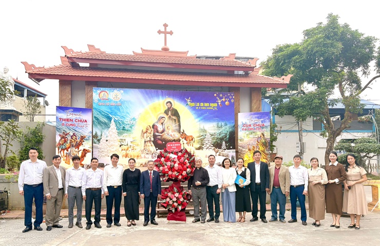 LÃNH ĐẠO XÃ NỘI BÀI THĂM VÀ CHÚC MỪNG CÁC HỌ GIÁO NHÂN DỊP LỄ GIÁNG SINH 2025- Ảnh 1.