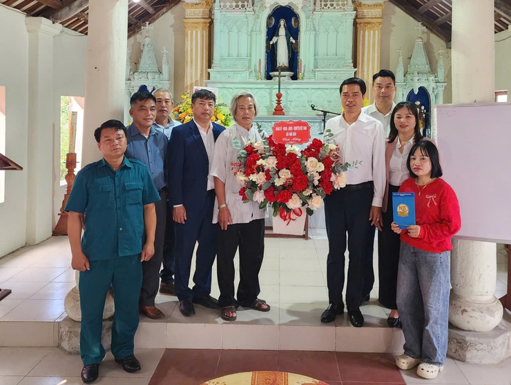 LÃNH ĐẠO XÃ NỘI BÀI THĂM VÀ CHÚC MỪNG CÁC HỌ GIÁO NHÂN DỊP LỄ GIÁNG SINH 2025- Ảnh 3.