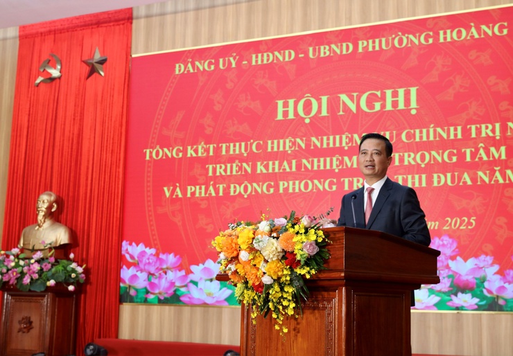 Sáng ngày 23/12/2025, Đảng ủy – HĐND – UBND phường Hoàng Mai long trọng tổ chức Hội nghị tổng kết thực hiện nhiệm vụ chính trị năm 2025, triển khai nhiệm vụ trọng tâm và phát động phong trào thi đua năm 2026.- Ảnh 6.