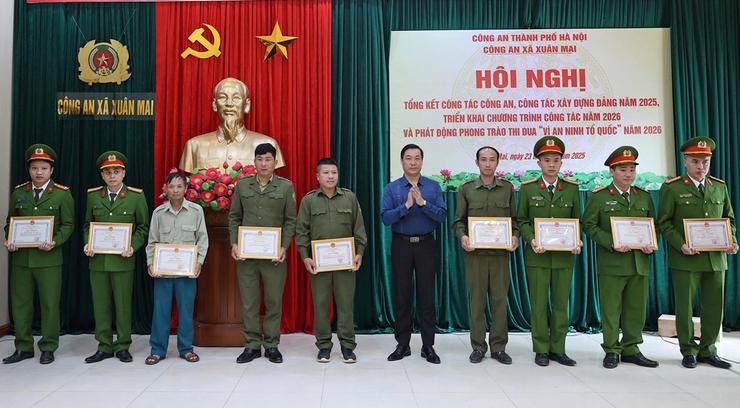 Đồng chí Bí thư Đảng ủy xã Xuân Mai Hoàng Minh Hiến dự hội nghị tổng kết công tác công an, công tác xây dựng Đảng năm 2025- Ảnh 7.