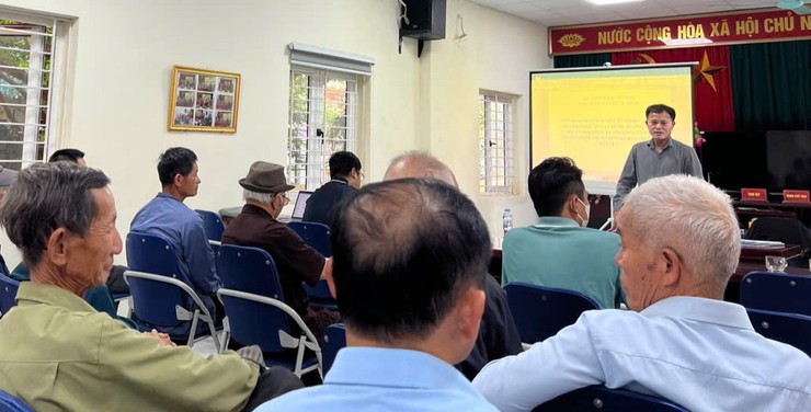 UBND phường Tây Tựu  họp với các hộ dân và tuyên truyền công tác GPMB Dự án đầu tư xây dựng đường Vành đai 3,5 đoạn từ cầu Thượng Cát đi Quốc lộ 32- Ảnh 1.