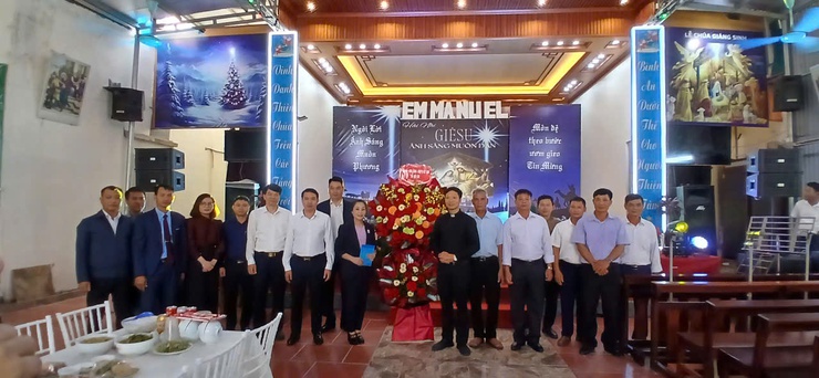 LÃNH ĐẠO XÃ NỘI BÀI THĂM VÀ CHÚC MỪNG CÁC HỌ GIÁO NHÂN DỊP LỄ GIÁNG SINH 2025- Ảnh 4.