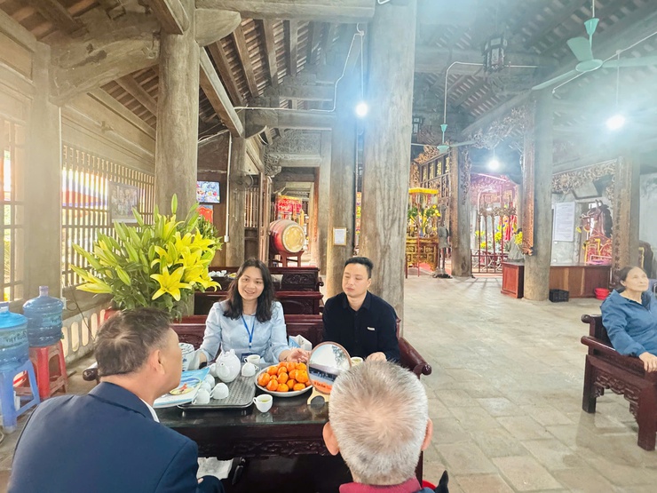 Đồng chí Nguyễn Thanh Thủy - Ủy viên Ban Thường vụ, Phó Chủ tịch UBND phường thăm và làm việc với Tiểu ban quản lý di tích đình Thanh Am- Ảnh 2.