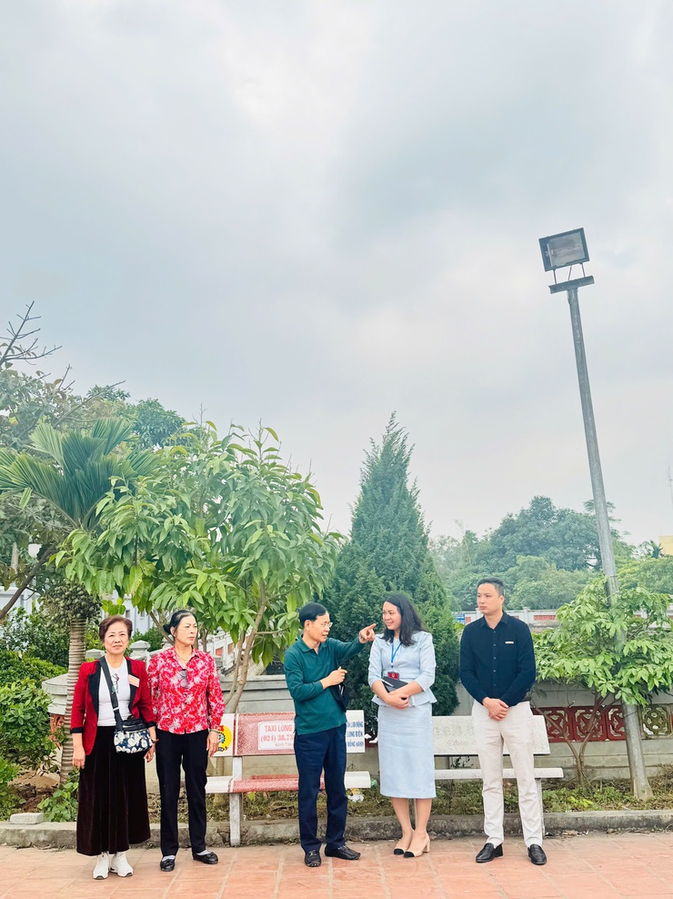 Đồng chí Nguyễn Thanh Thủy - Ủy viên Ban Thường vụ, Phó Chủ tịch UBND phường thăm và làm việc với Tiểu ban quản lý di tích đình Thanh Am- Ảnh 4.