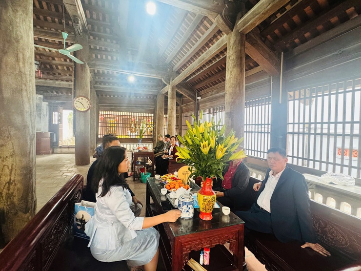 Đồng chí Nguyễn Thanh Thủy - Ủy viên Ban Thường vụ, Phó Chủ tịch UBND phường thăm và làm việc với Tiểu ban quản lý di tích đình Thanh Am- Ảnh 3.