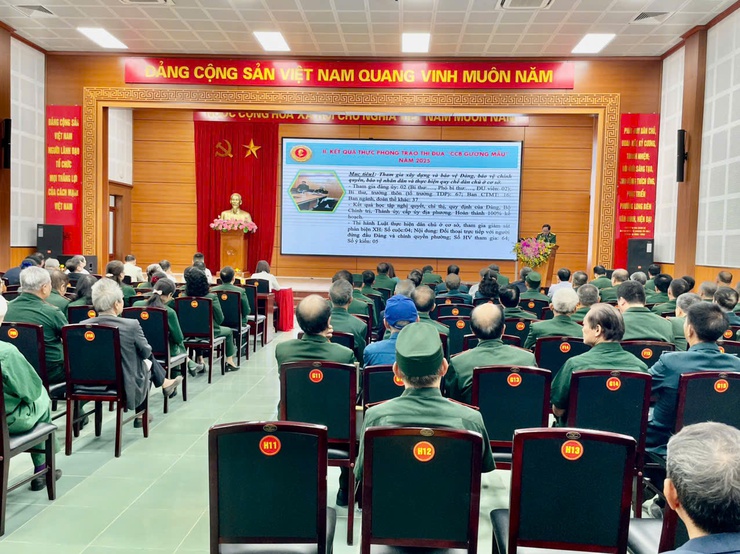 HỘI CỰU CHIẾN BINH PHƯỜNG LONG BIÊN TỔNG KẾT PHONG TRÀO THI ĐUA “CỰU CHIẾN BINH GƯƠNG MẪU” NĂM 2025- Ảnh 1.