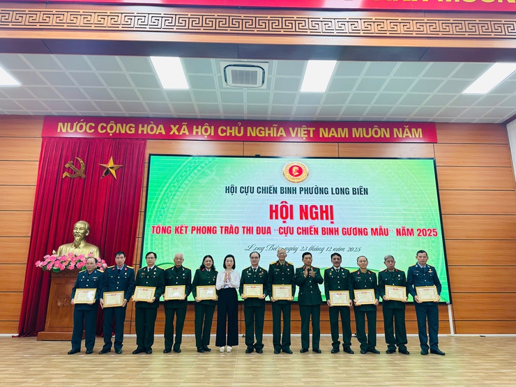 HỘI CỰU CHIẾN BINH PHƯỜNG LONG BIÊN TỔNG KẾT PHONG TRÀO THI ĐUA “CỰU CHIẾN BINH GƯƠNG MẪU” NĂM 2025- Ảnh 4.