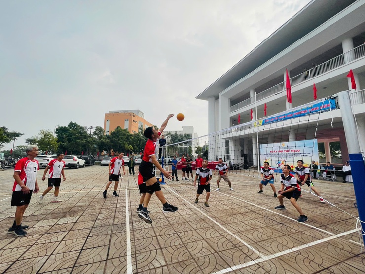 PHƯỜNG LONG BIÊN TỔ CHỨC NGÀY HỘI THỂ THAO HỘI CỰU CHIẾN BINH NĂM 2025- Ảnh 2.