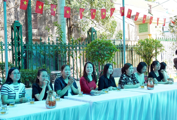 Trường Mầm non Chương Mỹ tổ chức chương trình Noel và tiệc buffet cho học sinh- Ảnh 1.