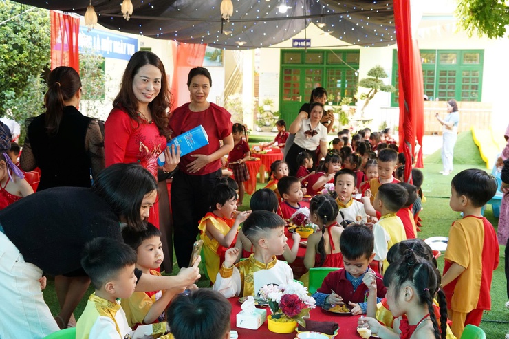 Trường Mầm non Chương Mỹ tổ chức chương trình Noel và tiệc buffet cho học sinh- Ảnh 11.