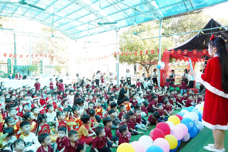 Trường Mầm non Chương Mỹ tổ chức chương trình Noel và tiệc buffet cho học sinh- Ảnh 6.