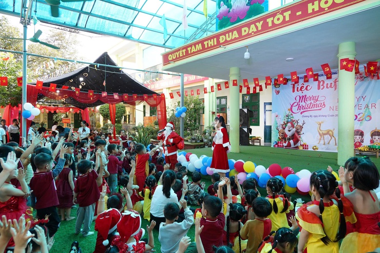 Trường Mầm non Chương Mỹ tổ chức chương trình Noel và tiệc buffet cho học sinh- Ảnh 7.
