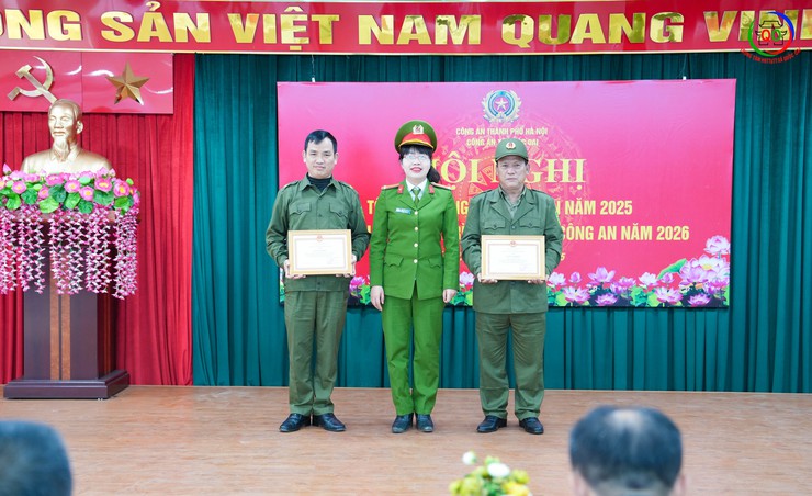 CÔNG AN XÃ QUỐC OAI TỔNG KẾT CÔNG TÁC NĂM 2025, PHÁT ĐỘNG PHONG TRÀO THI ĐUA "VÌ AN NINH TỔ QUỐC" NĂM 2026- Ảnh 9.