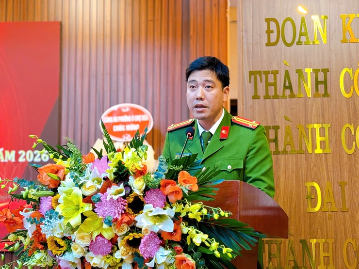 Công an phường Thanh Liệt vinh dự nhận Cờ đơn vị dẫn đầu phong trào thi đua “Vì an ninh Tổ quốc” năm 2025- Ảnh 3.