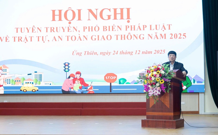 Tuyên truyền pháp luật về trật tự, an toàn giao thông cho đoàn viên, thanh niên và học sinh xã Ứng Thiên.- Ảnh 2.