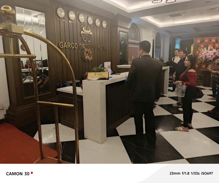 Công an phường Phúc Lợi chủ động bảo đảm an ninh, trật tự dịp lễ Giáng sinh 2025
- Ảnh 2.