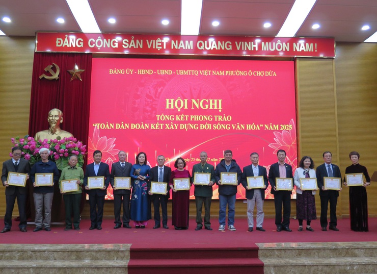 97% hộ gia đình trên địa bàn Phường Ô Chợ Dừa được công nhận danh hiệu “Gia đình văn hóa” năm 2025- Ảnh 3.