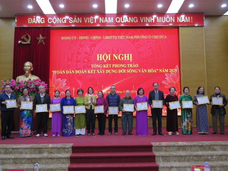 97% hộ gia đình trên địa bàn Phường Ô Chợ Dừa được công nhận danh hiệu “Gia đình văn hóa” năm 2025- Ảnh 4.