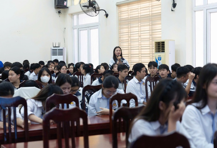 Tuyên truyền pháp luật về trật tự, an toàn giao thông cho đoàn viên, thanh niên và học sinh xã Ứng Thiên.- Ảnh 4.