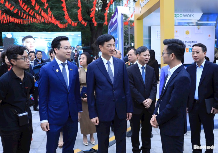 Bí thư Thành ủy Nguyễn Duy Ngọc tham quan triển lãm Mạng lưới đổi mới sáng tạo Hà Nội- Ảnh 5.