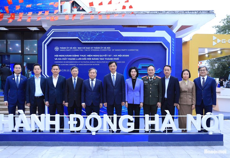 Bí thư Thành ủy Nguyễn Duy Ngọc tham quan triển lãm Mạng lưới đổi mới sáng tạo Hà Nội- Ảnh 6.