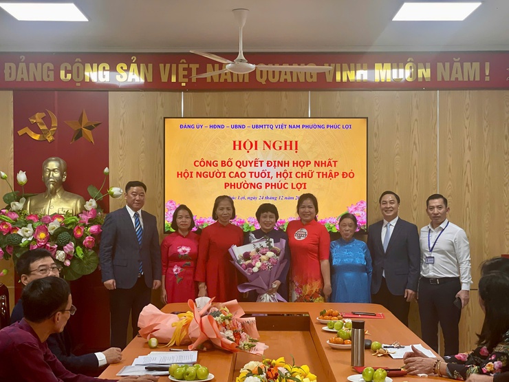 Hội nghị công bố quyết định hợp nhất Hội Người cao tuổi, Hội Chữ thập đỏ phường Phúc Lợi- Ảnh 5.