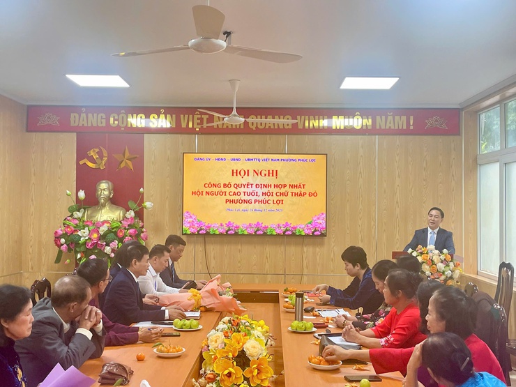 Hội nghị công bố quyết định hợp nhất Hội Người cao tuổi, Hội Chữ thập đỏ phường Phúc Lợi- Ảnh 3.