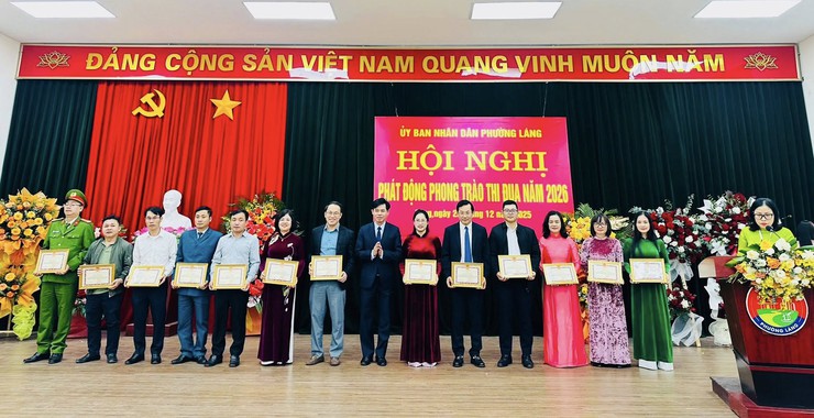 PHƯỜNG LÁNG TỔ CHỨC HỘI NGHỊ PHÁT ĐỘNG PHONG TRÀO THI ĐUA YÊU NƯỚC NĂM 2026 - Ảnh 3.