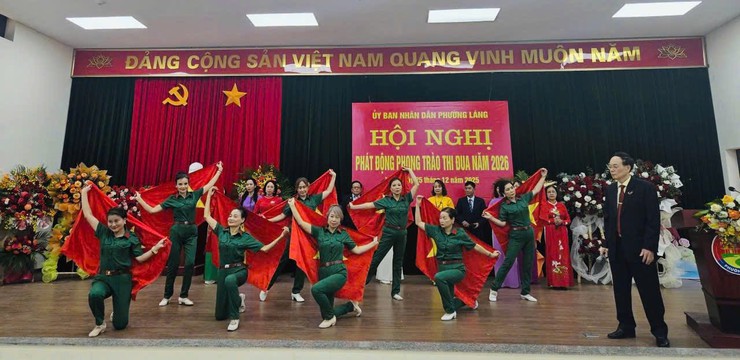PHƯỜNG LÁNG TỔ CHỨC HỘI NGHỊ PHÁT ĐỘNG PHONG TRÀO THI ĐUA YÊU NƯỚC NĂM 2026 - Ảnh 4.