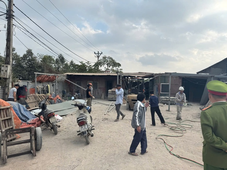 XÃ VĨNH THANH TĂNG CƯỜNG RA QUÂN XỬ LÝ TRẬT TỰ VĂN MINH ĐÔ THỊ, TRẬT TỰ AN TOÀN GIAO THÔNG, VỆ SINH MÔI TRƯỜNG TRÊN ĐỊA BÀN XÃ TRƯỚC, TRONG VÀ SAU TẾT NGUYÊN ĐÁN BÍNH NGỌ 2026- Ảnh 4.