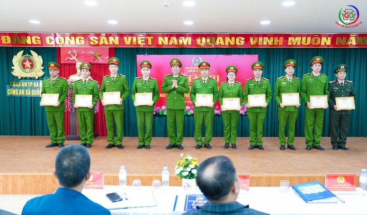 CÔNG AN XÃ QUỐC OAI TỔNG KẾT CÔNG TÁC NĂM 2025, PHÁT ĐỘNG PHONG TRÀO THI ĐUA "VÌ AN NINH TỔ QUỐC" NĂM 2026- Ảnh 7.