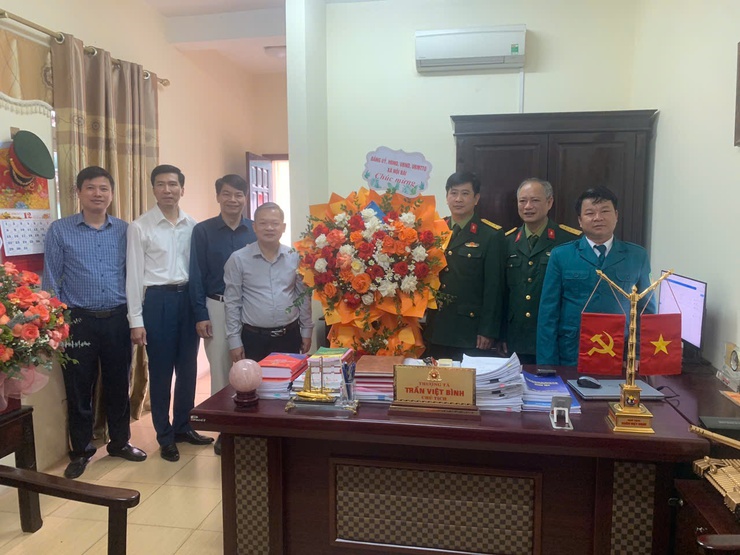 Lãnh đạo xã Nội Bài thăm và chúc mừng các đơn vị quân đội nhân kỷ niệm 81 năm Ngày thành lập Quân đội nhân dân Việt Nam- Ảnh 2.