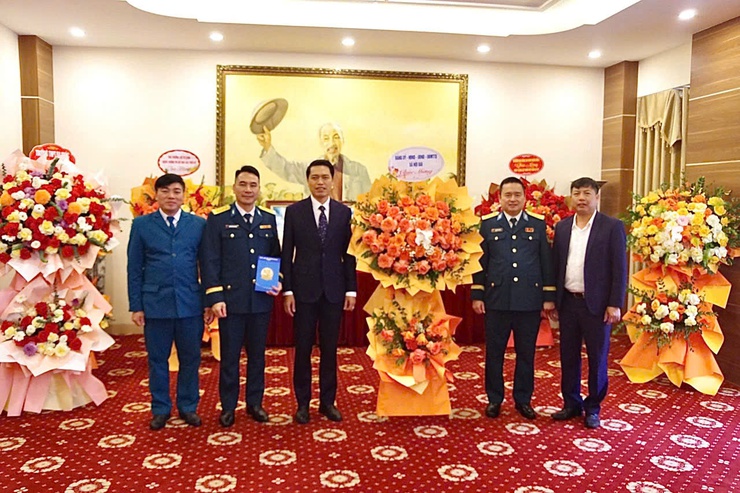 Lãnh đạo xã Nội Bài thăm và chúc mừng các đơn vị quân đội nhân kỷ niệm 81 năm Ngày thành lập Quân đội nhân dân Việt Nam- Ảnh 3.