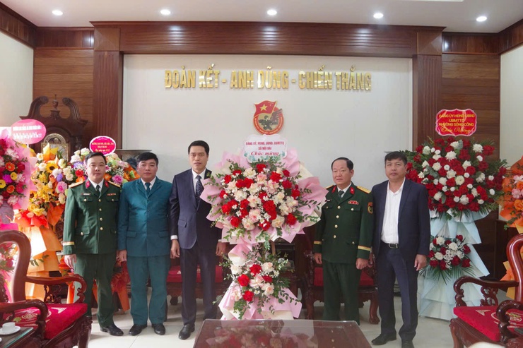 Lãnh đạo xã Nội Bài thăm và chúc mừng các đơn vị quân đội nhân kỷ niệm 81 năm Ngày thành lập Quân đội nhân dân Việt Nam- Ảnh 4.