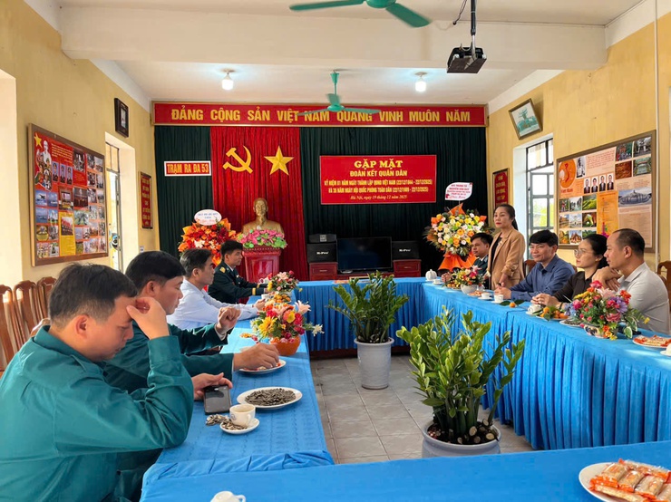 Lãnh đạo xã Nội Bài thăm và chúc mừng các đơn vị quân đội nhân kỷ niệm 81 năm Ngày thành lập Quân đội nhân dân Việt Nam- Ảnh 5.