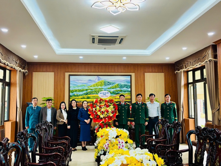 Lãnh đạo xã Nội Bài thăm và chúc mừng các đơn vị quân đội nhân kỷ niệm 81 năm Ngày thành lập Quân đội nhân dân Việt Nam- Ảnh 6.