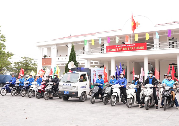 Xã Bát Tràng truyền thông lưu động hưởng ứng Tháng hành động Quốc gia về dân số và Ngày dân số Việt Nam 26/12- Ảnh 1.