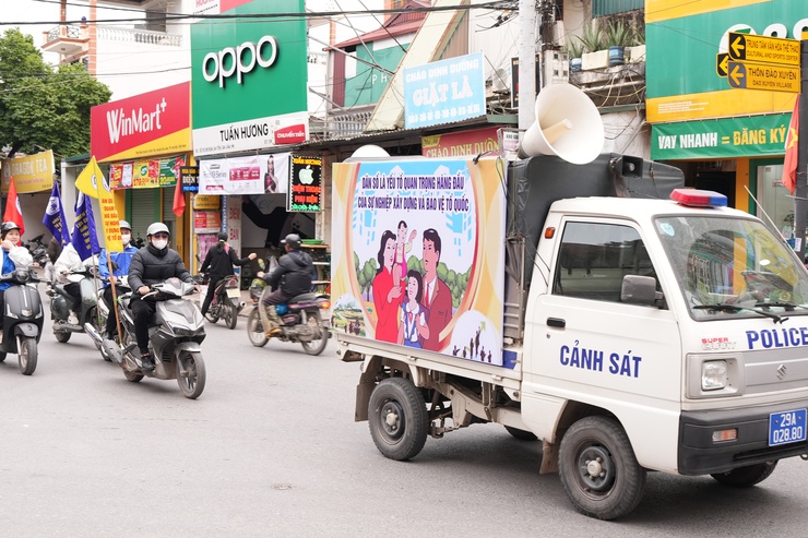 Xã Bát Tràng truyền thông lưu động hưởng ứng Tháng hành động Quốc gia về dân số và Ngày dân số Việt Nam 26/12- Ảnh 2.
