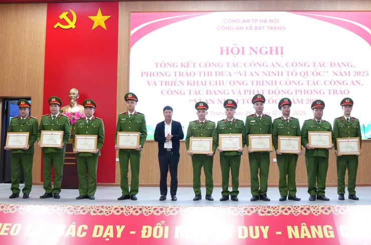 Công an xã Bát Tràng tổng kết công tác năm 2025, triển khai nhiệm vụ và phát động phong trào thi đua "Vì an ninh Tổ quốc" năm 2026- Ảnh 4.