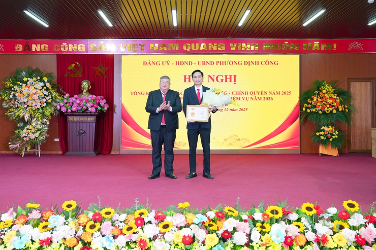 PHƯỜNG ĐỊNH CÔNG TỔ CHỨC HỘI NGHỊ TỔNG KẾT CÔNG TÁC XÂY DỰNG ĐẢNG, CHÍNH QUYỀN NĂM 2025- Ảnh 6.